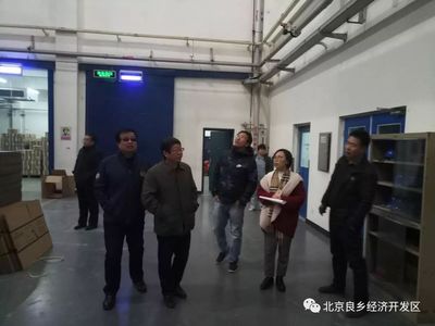 區經信委領導深入開發區，實地檢查配電開關控制企業安全生產